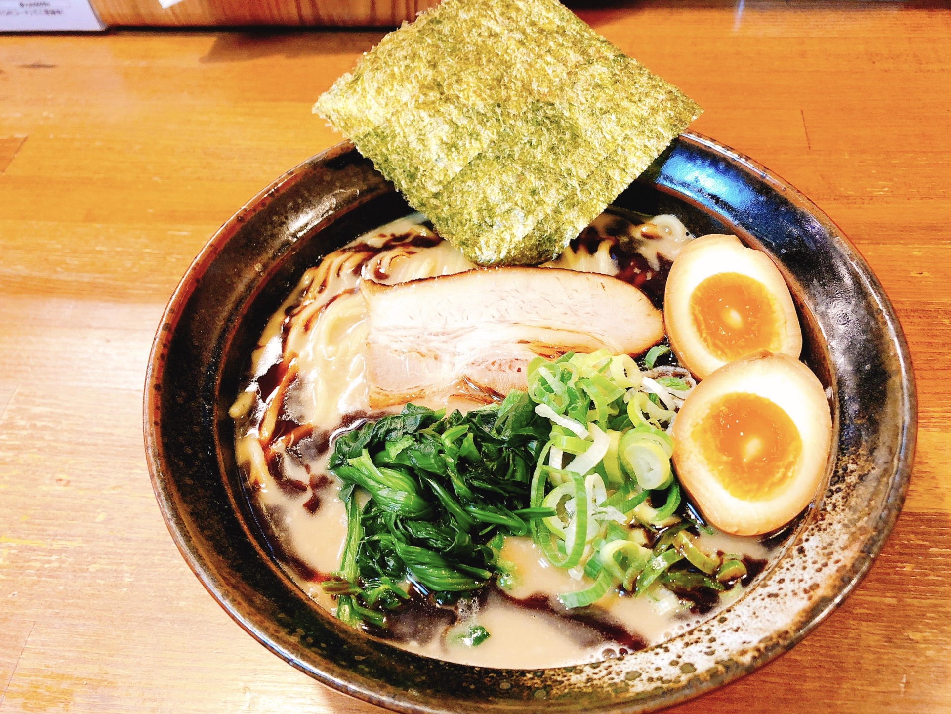 どやどや 濃厚とんこつ黒ラーメン